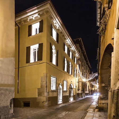 Residenza Palazzo Brenzoni Apartment เวโรนา ภายนอก รูปภาพ