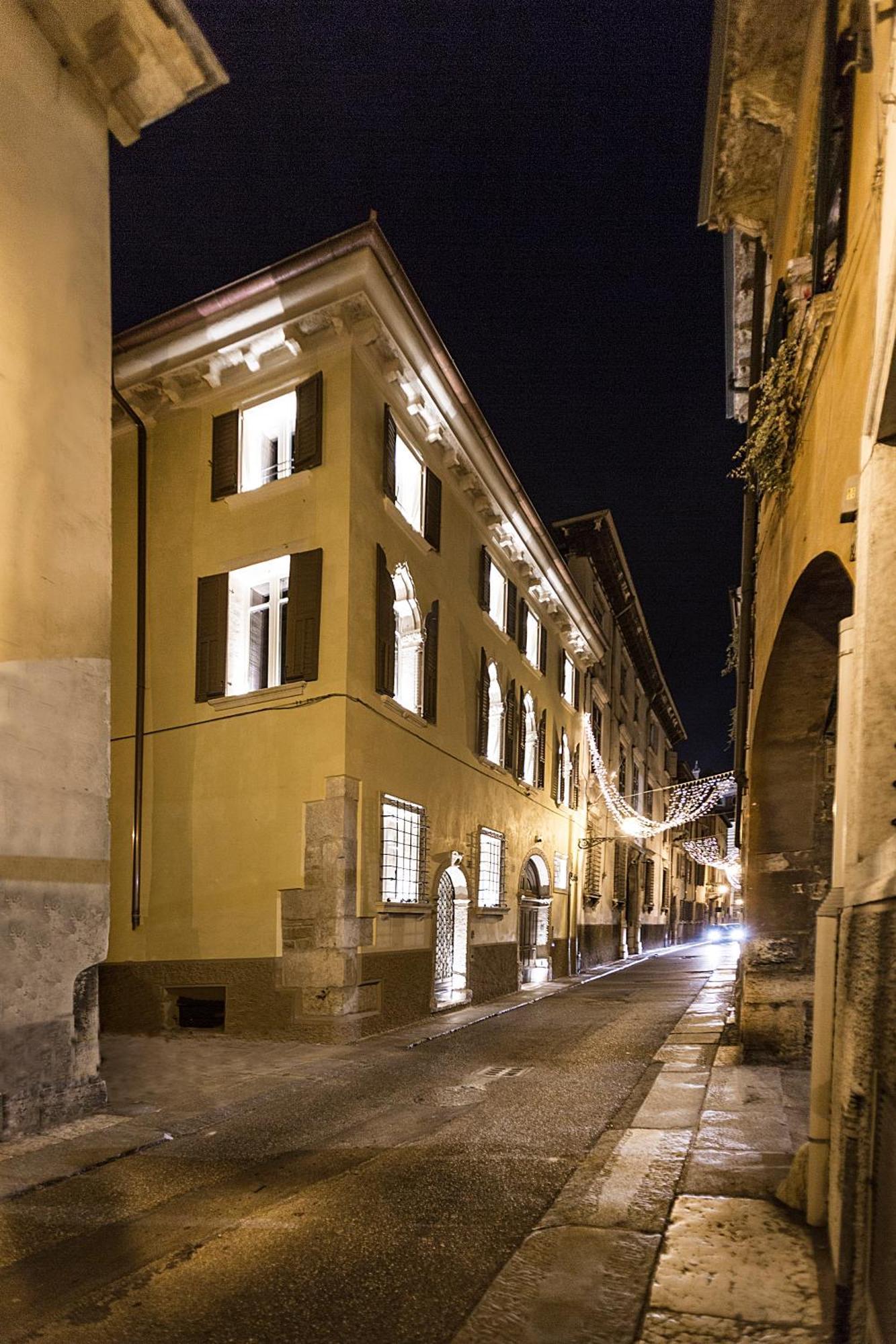 Residenza Palazzo Brenzoni Apartment เวโรนา ภายนอก รูปภาพ