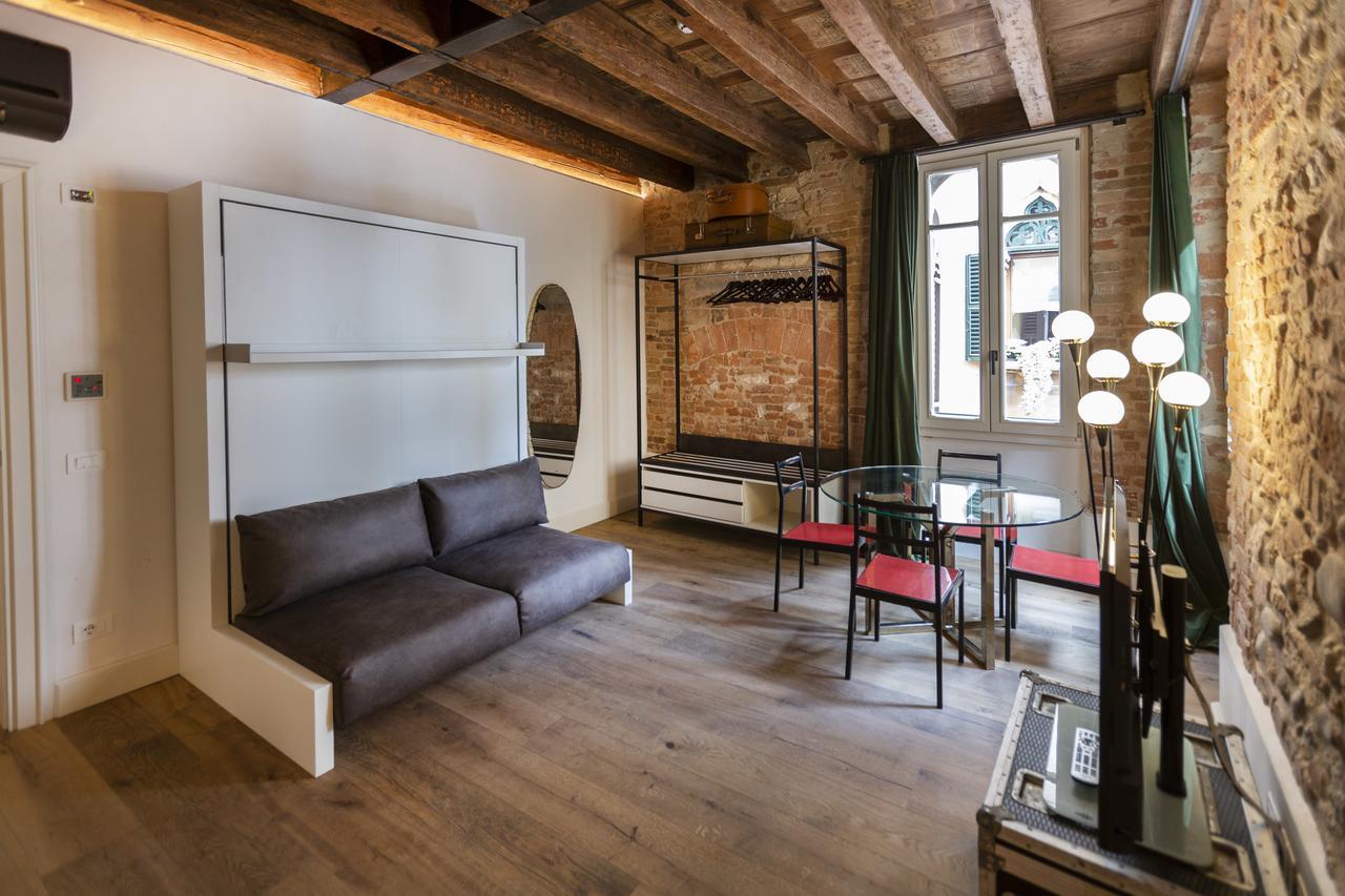 Residenza Palazzo Brenzoni Apartment เวโรนา ภายนอก รูปภาพ