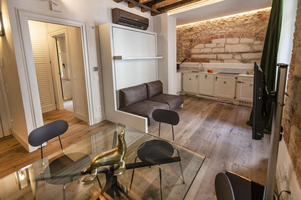 Residenza Palazzo Brenzoni Apartment เวโรนา ภายนอก รูปภาพ