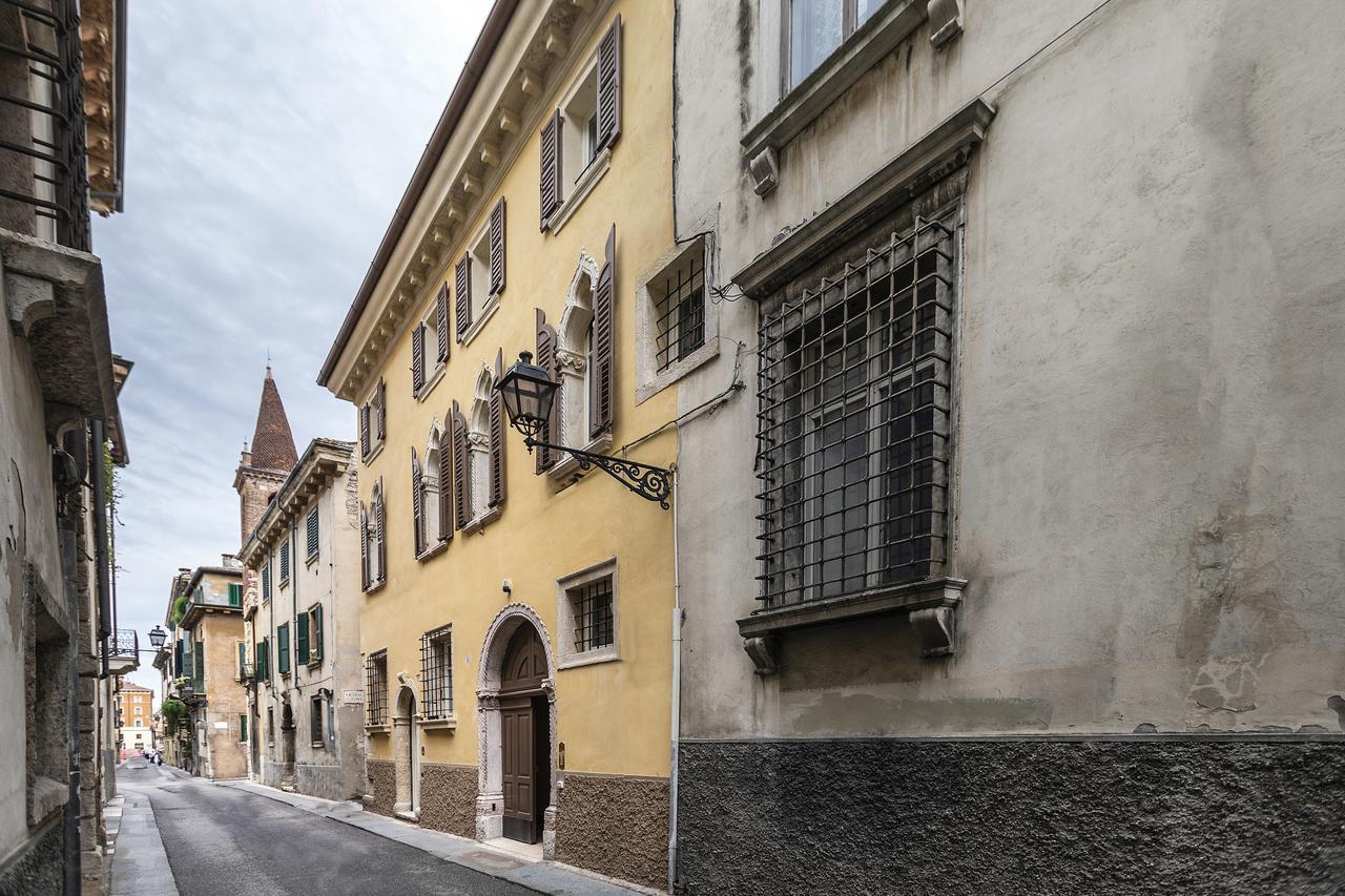 Residenza Palazzo Brenzoni Apartment เวโรนา ภายนอก รูปภาพ