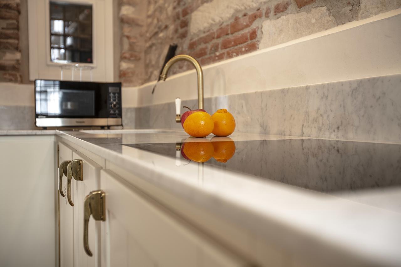 Residenza Palazzo Brenzoni Apartment เวโรนา ภายนอก รูปภาพ
